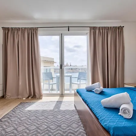 Duplex Penthouse With Sea Views & Private Terrace By Shortletsmalta Apartment